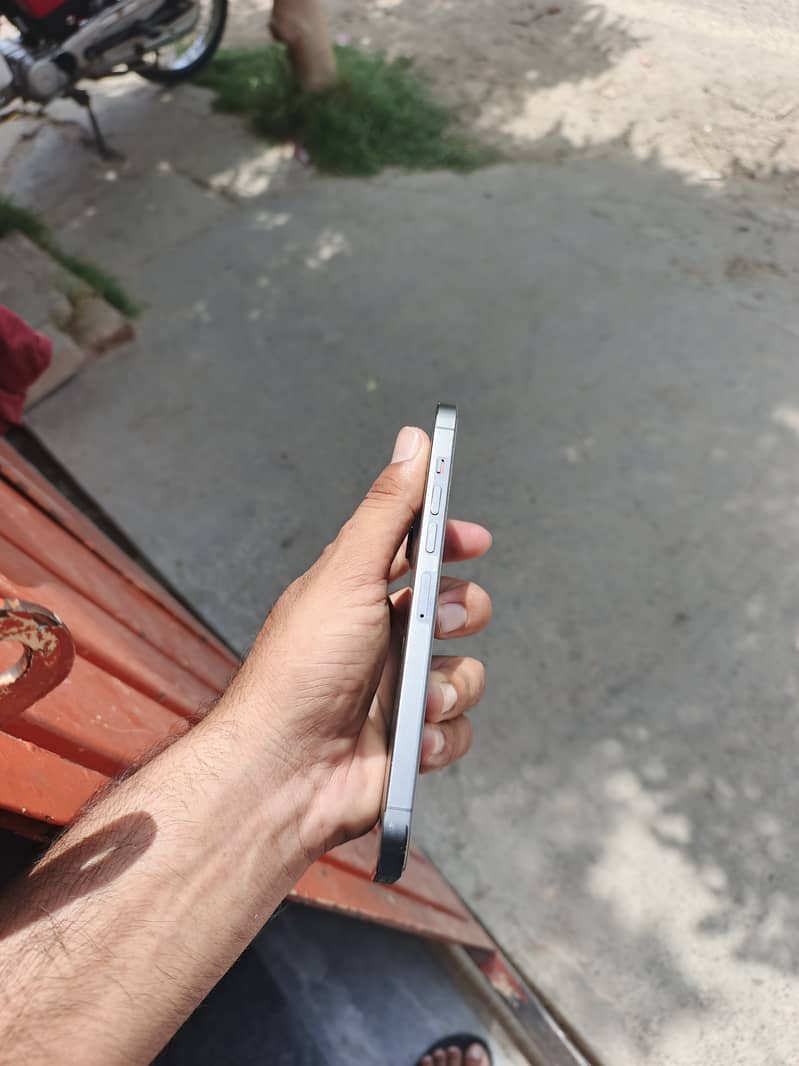 Apple iPhone 13 Pro Max 3