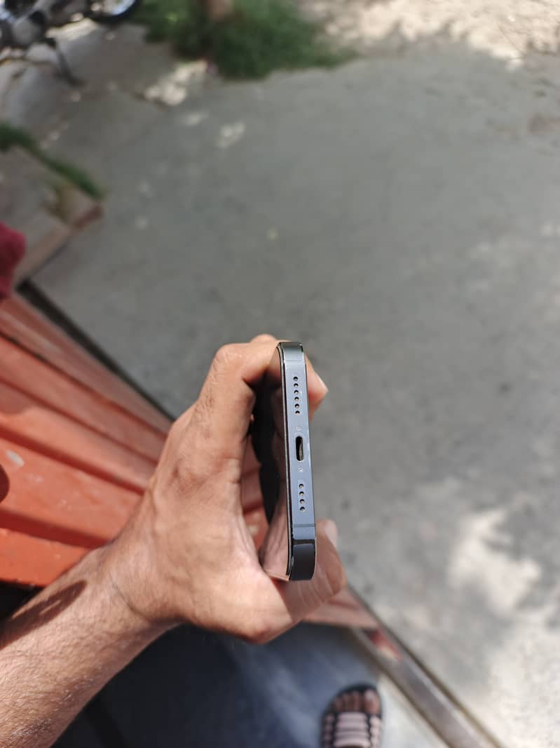 Apple iPhone 13 Pro Max 4