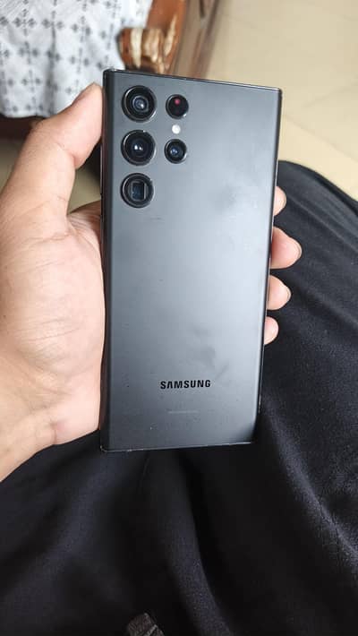 Samsung S22 Ultra (8/128 GB) - Minor Screen Dot & Light Shade