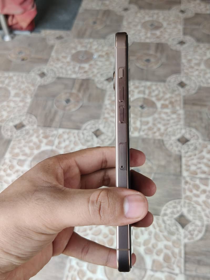 Apple iPhone 16 Pro Max 5
