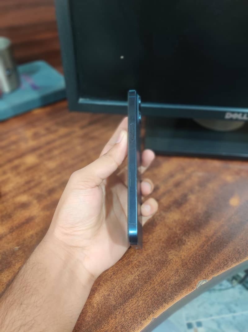 Apple iPhone 15 Pro Max 2