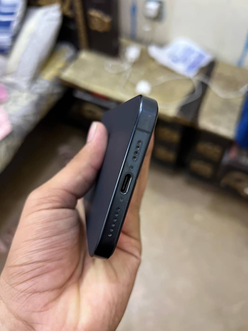Apple iPhone 15 Pro Max 3
