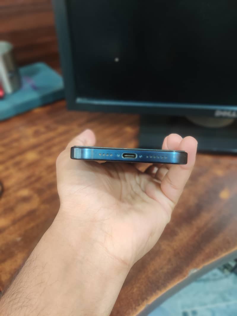 Apple iPhone 15 Pro Max 5