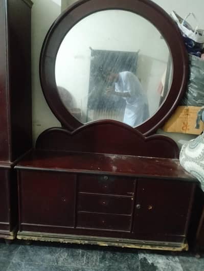 dressing mirror  almari