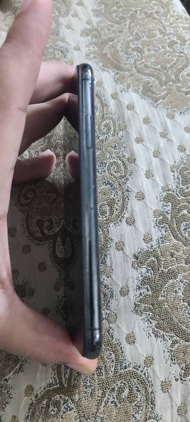Apple iPhone X 0321-8785602 3