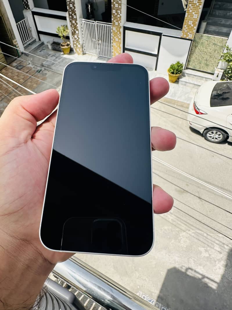 Apple iPhone 13 4