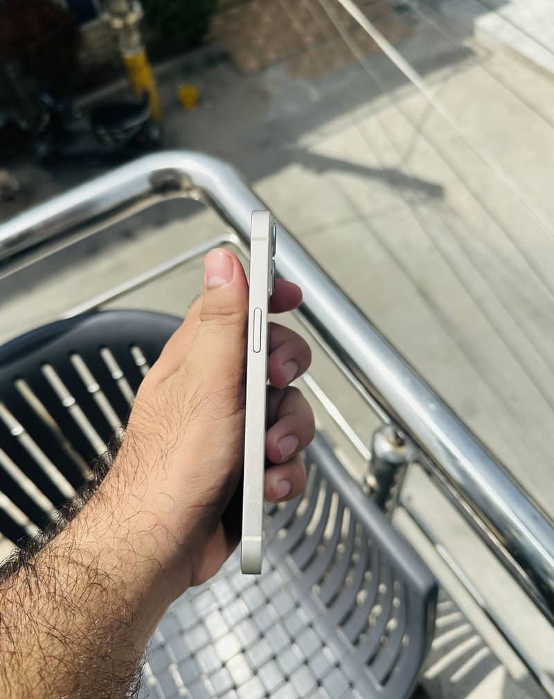 Apple iPhone 13 7