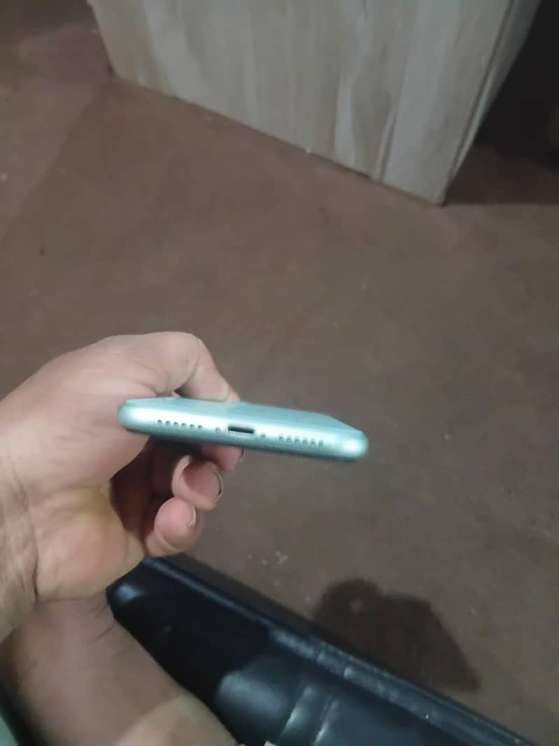 Apple iPhone 11 3