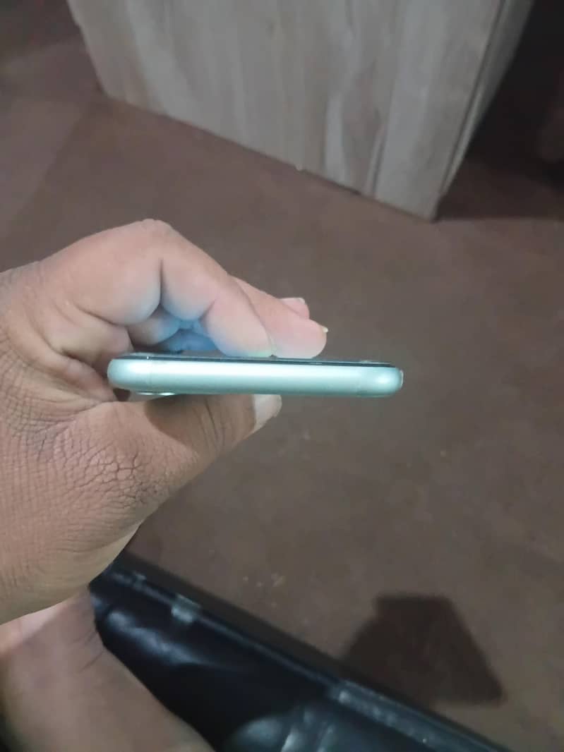 Apple iPhone 11 5