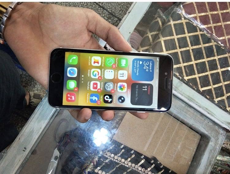 Apple iPhone SE 0
