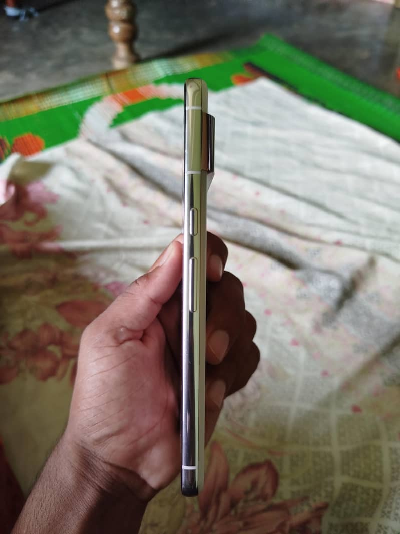 Google Pixel 8 Pro 2