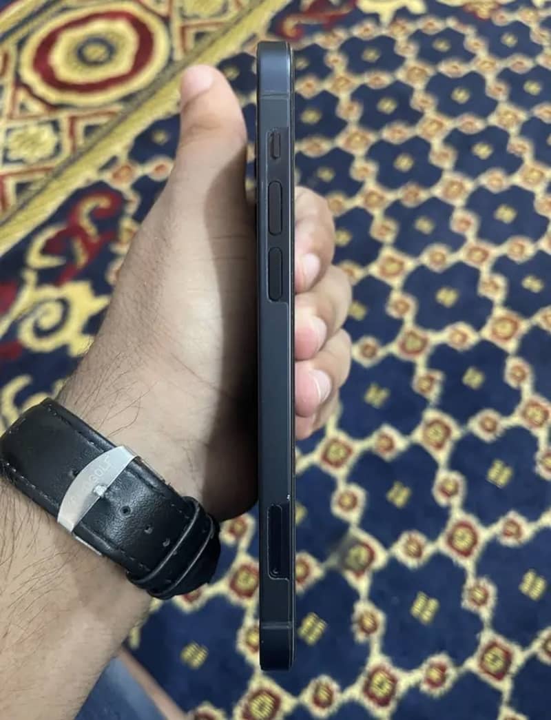 Apple iPhone 12 3