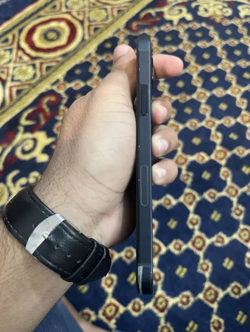 Apple iPhone 12 4