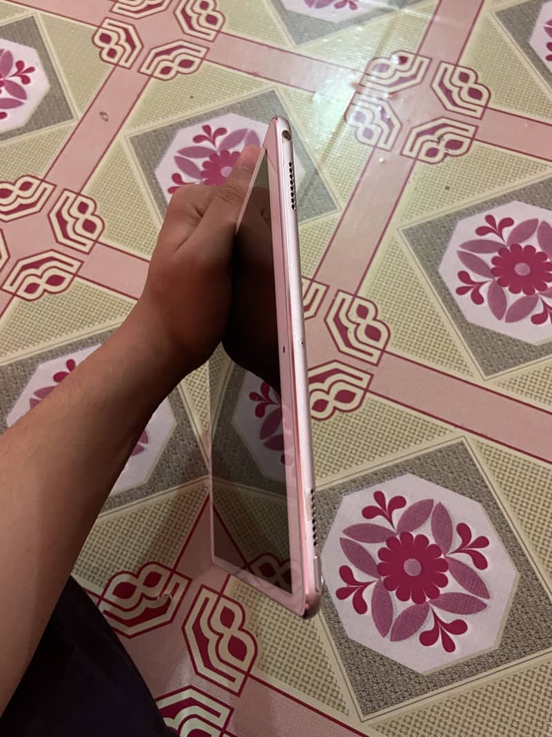 iPad Pro 10.5- inch display 7