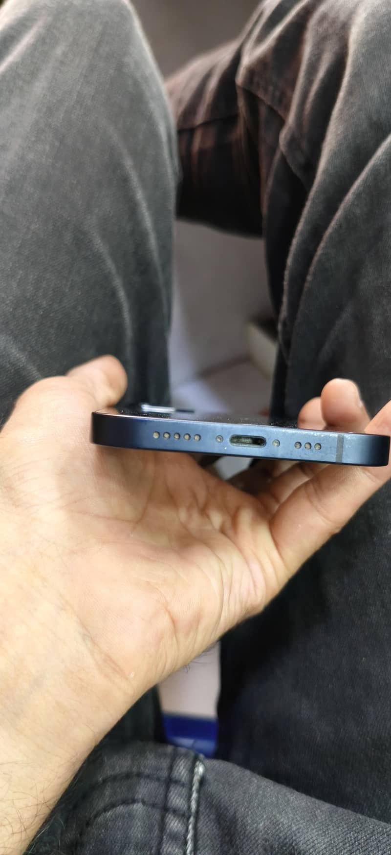 Apple iPhone 12 4