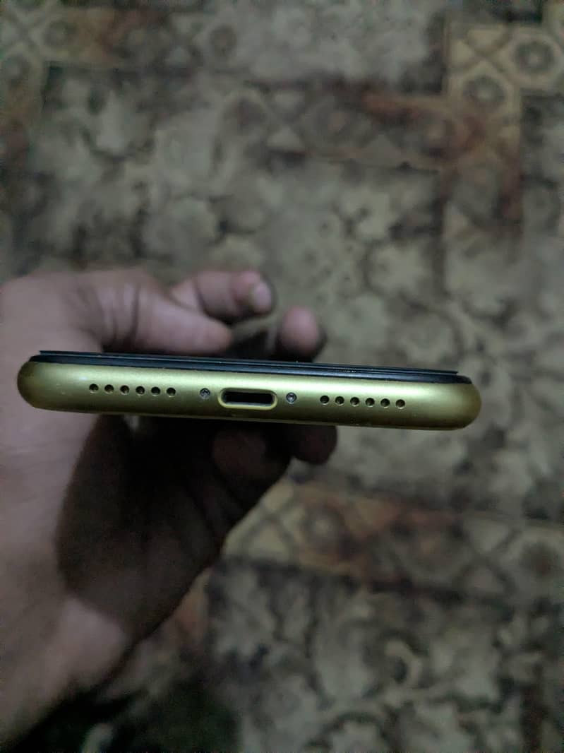 Apple iPhone 11 3