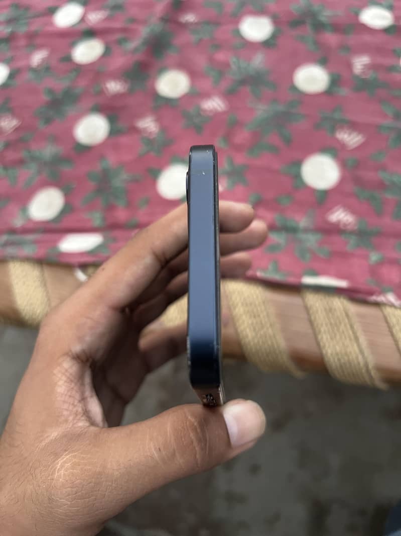 Apple iPhone 12 3