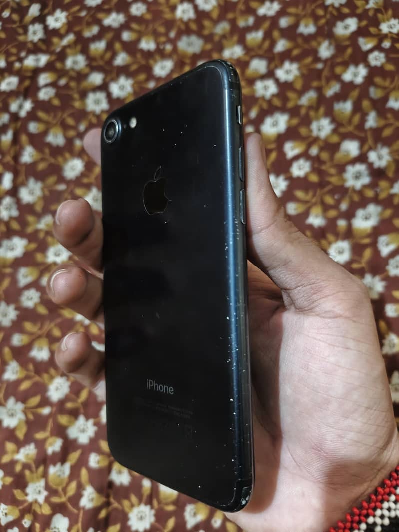 Apple iPhone 7 0