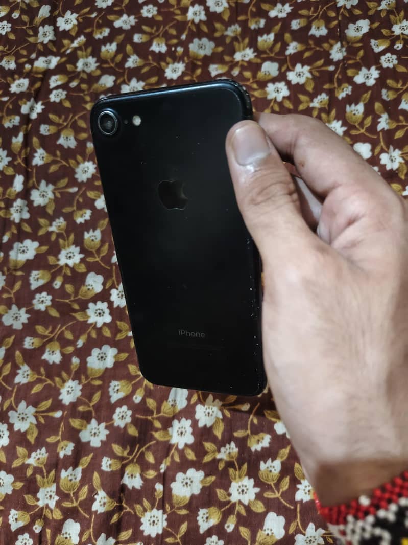 Apple iPhone 7 1