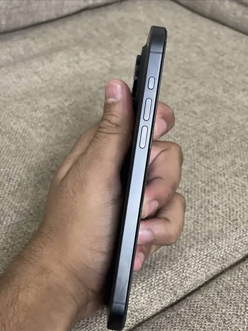 Apple iPhone 15 Pro Max 3