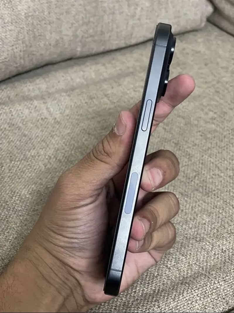 Apple iPhone 15 Pro Max 5