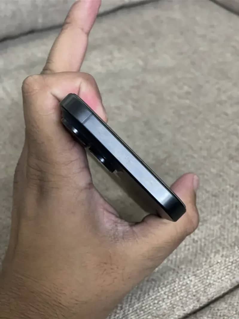 Apple iPhone 15 Pro Max 6