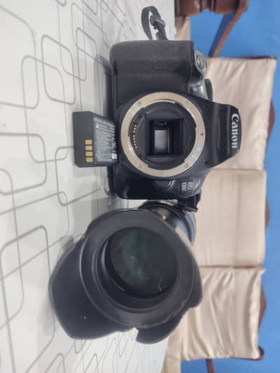 Canon 1300D EOS & 75-300mm zoom leans