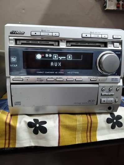 Victor CD MD amplifier