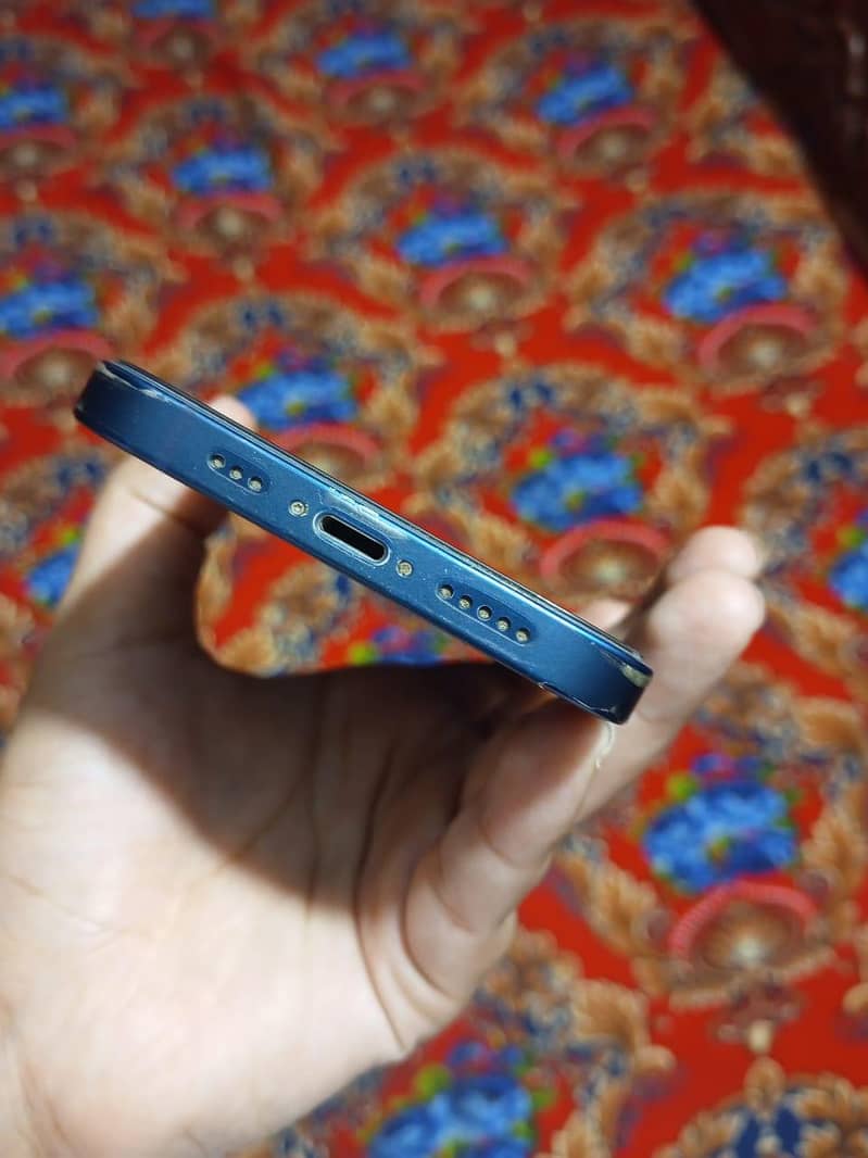 Apple iPhone 12 1