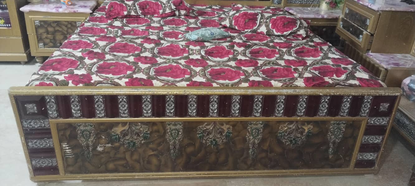 ایک عدد بیڈ ۔۔ایک عدد شوق اس ۔۔ایک عدد سنگھار میز 1