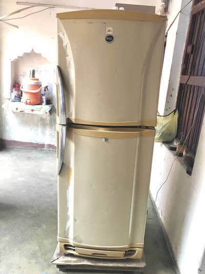 PEL REFRIGERATOR in running condition cooling and working good