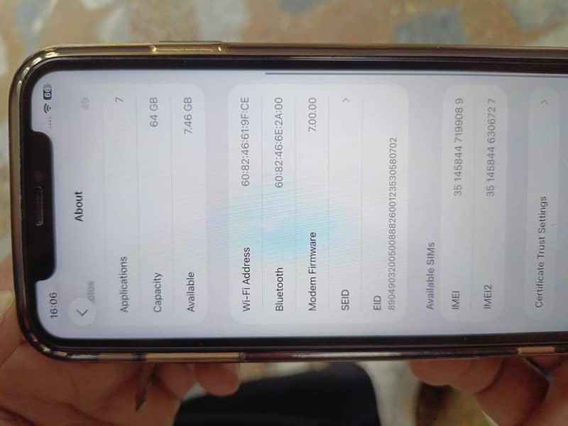 Apple iPhone 11 4