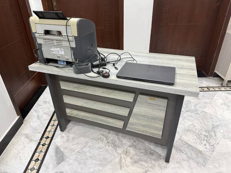 Computer Table 0