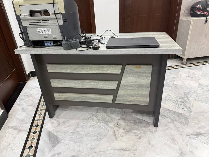 Computer Table 1