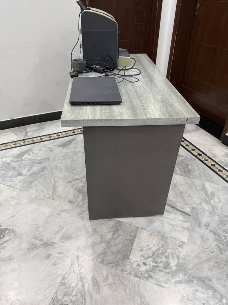 Computer Table 4