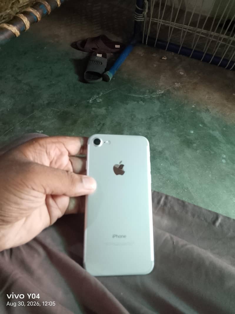 Apple iPhone 7 1