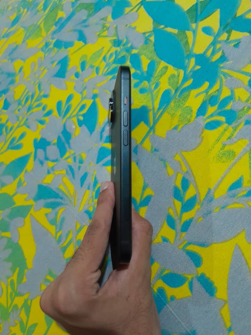 Apple iPhone 15 7
