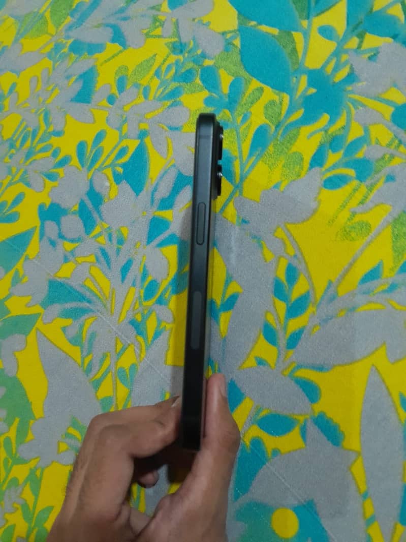 Apple iPhone 15 8