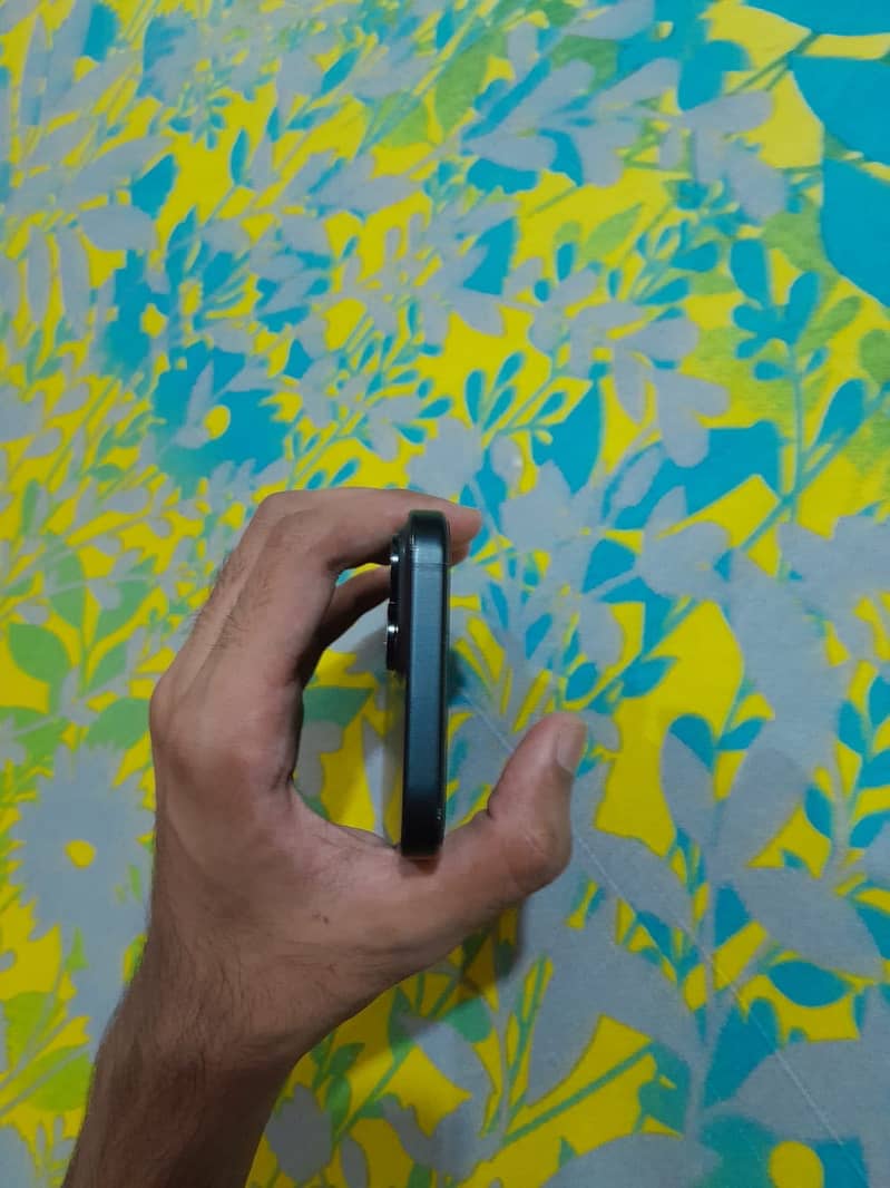 Apple iPhone 15 9