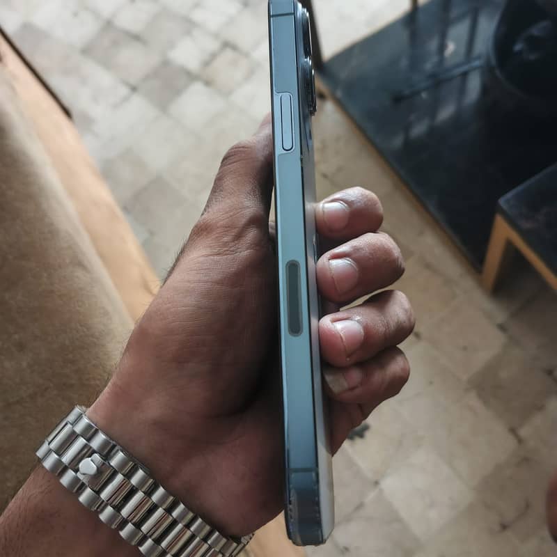 Apple iPhone 13 Pro Max 2