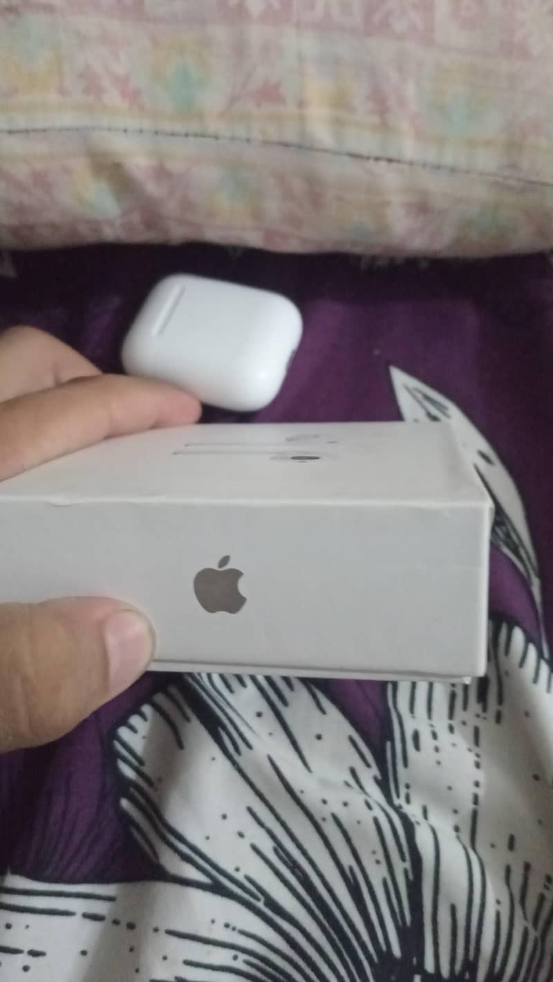 Apple airpods second generation 1