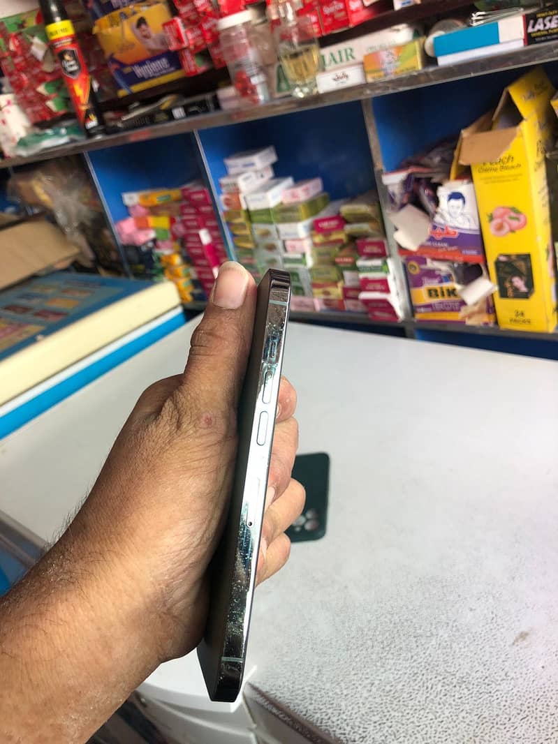 Apple iPhone 13 Pro 2