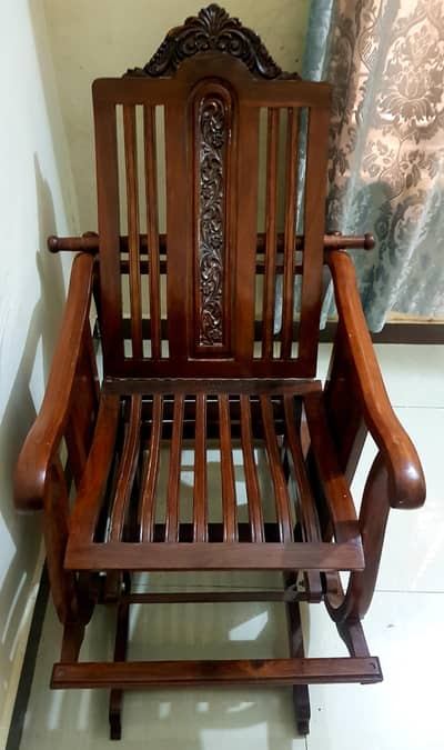 Traditional Rocking Chair (0*3*2*2*2*0*0*07*9*8)
