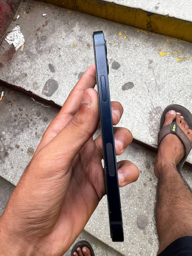 Apple iPhone 12 1