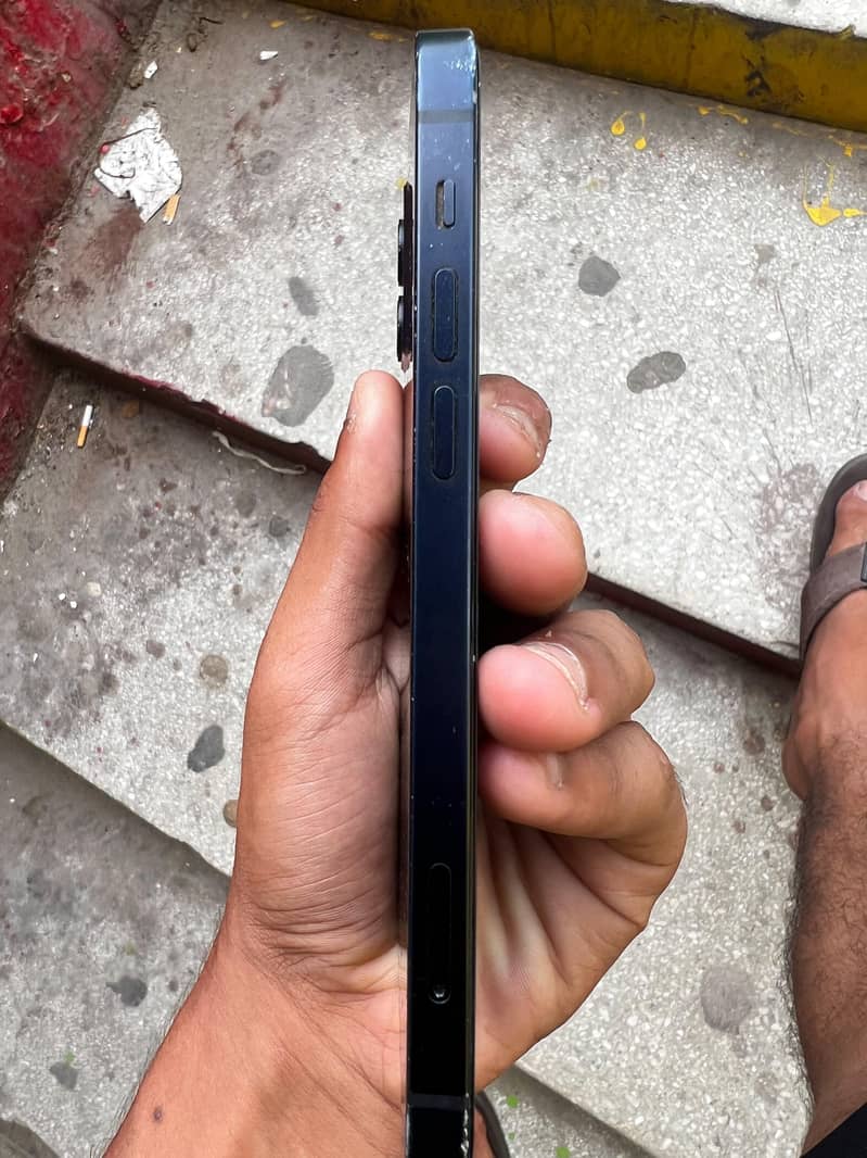 Apple iPhone 12 2