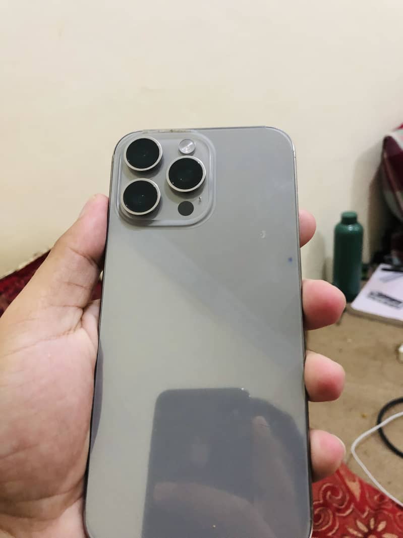 Apple iPhone 15 Pro Max 3