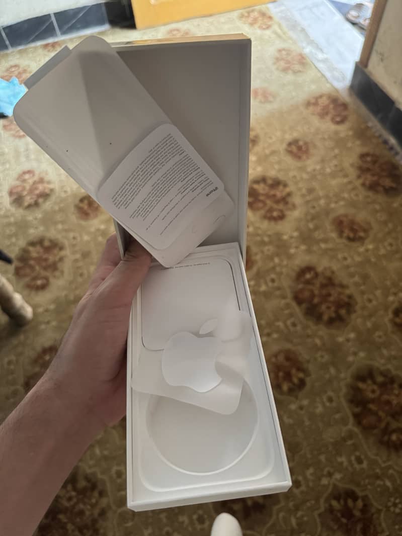 Apple iPhone 15 Pro Max 4