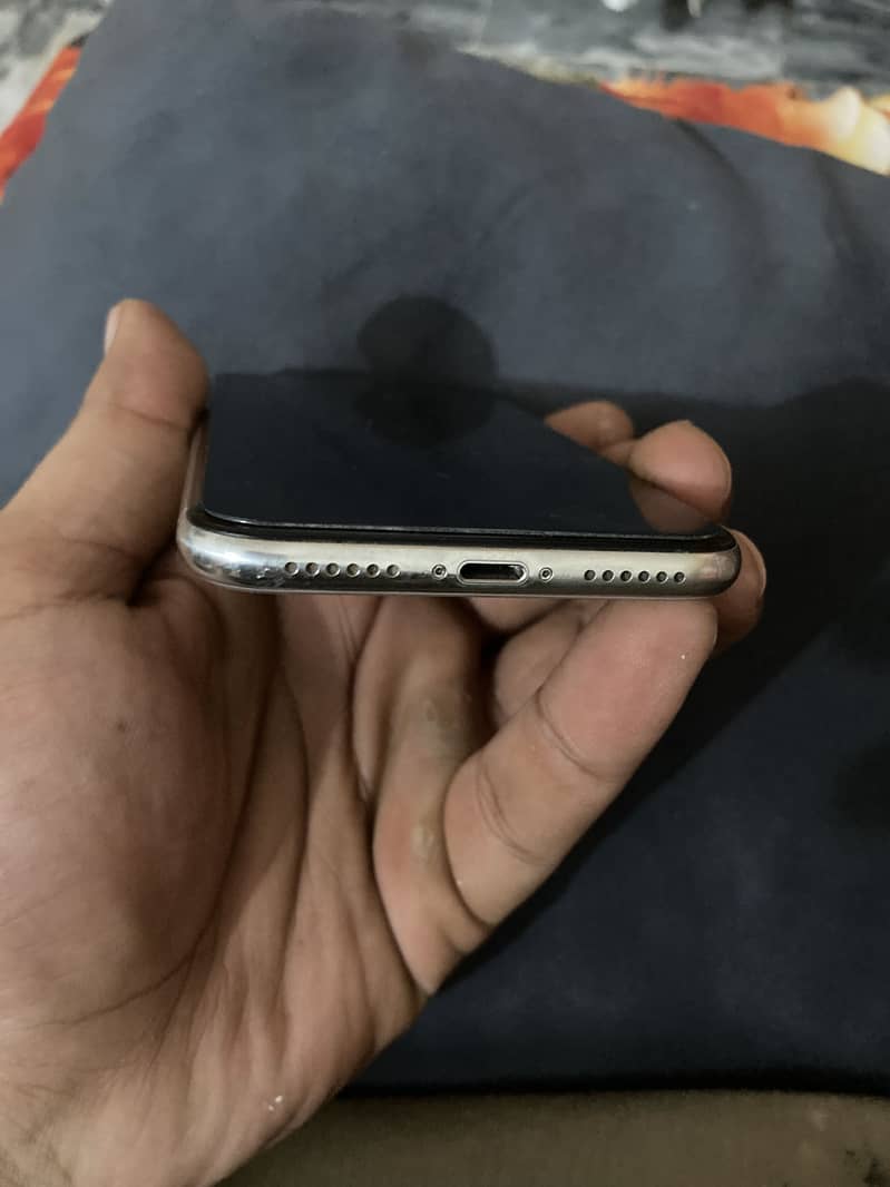 Apple iPhone X 4
