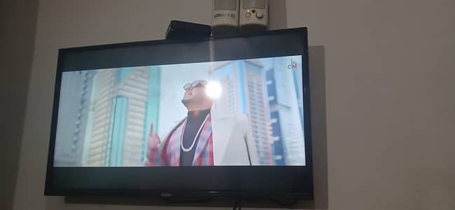 32 inch lcd with tv box and speakers
