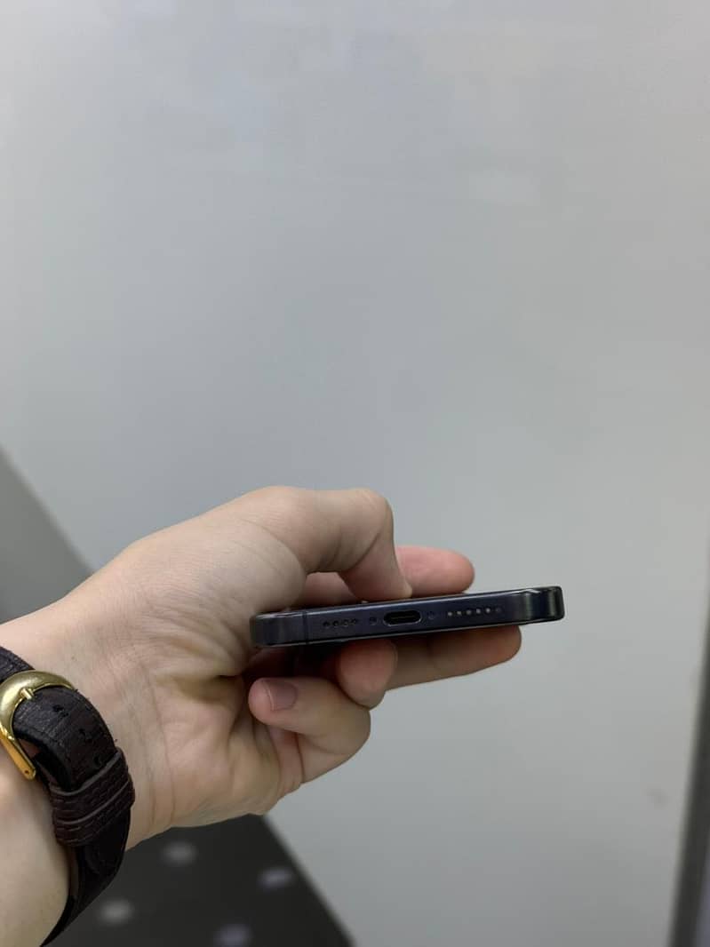 Apple iPhone 15 Pro Max 2